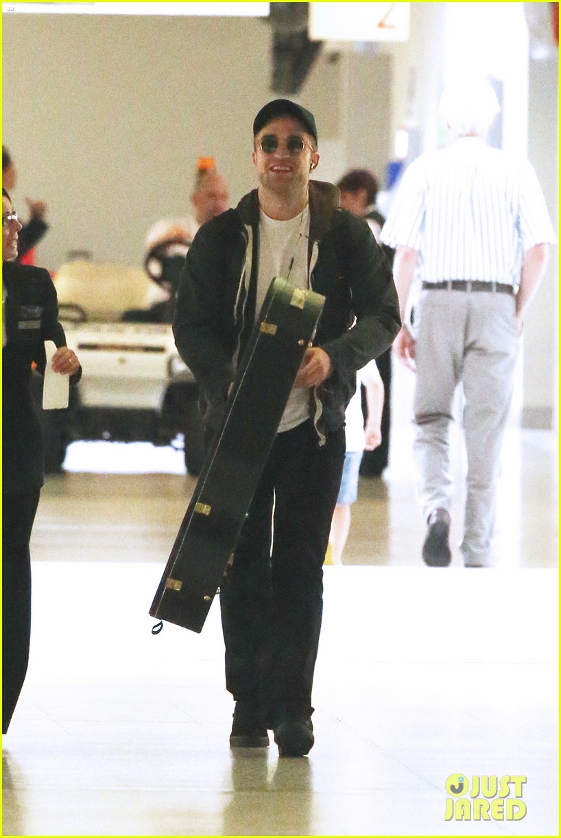 Robert Pattinson: Melbourne Departure