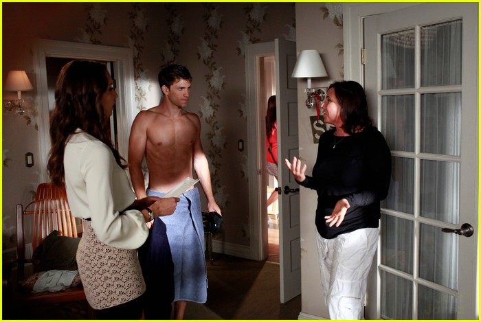 Keegan Allen: Shirtless on 'Pretty Little Liars'