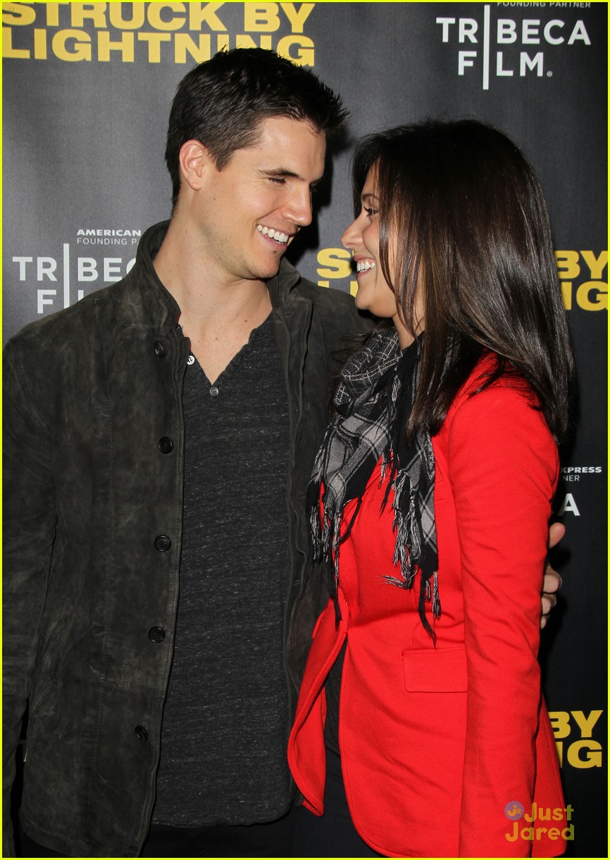 Robbie Amell & Italia Ricci: 'Struck By Lightning' Lovers