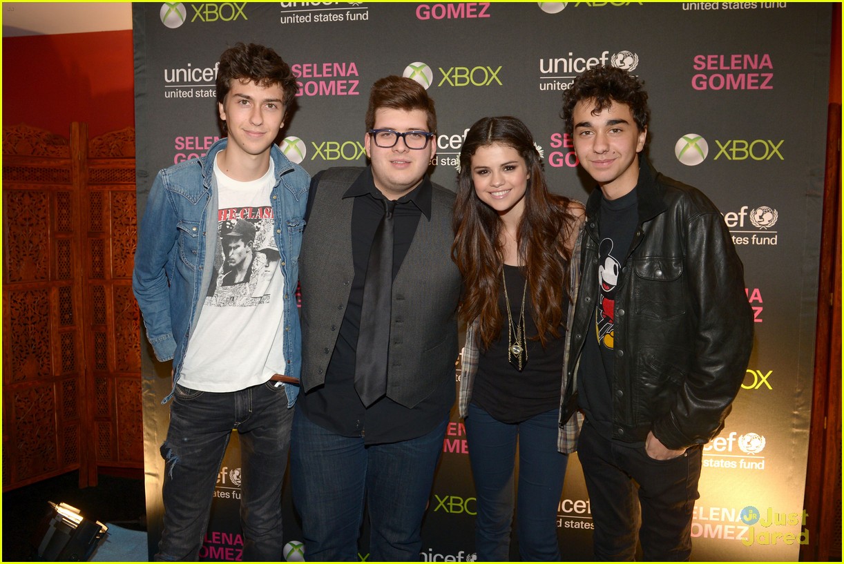 Selena Gomez & Bridgit Mendler: UNICEF Concert Pics!