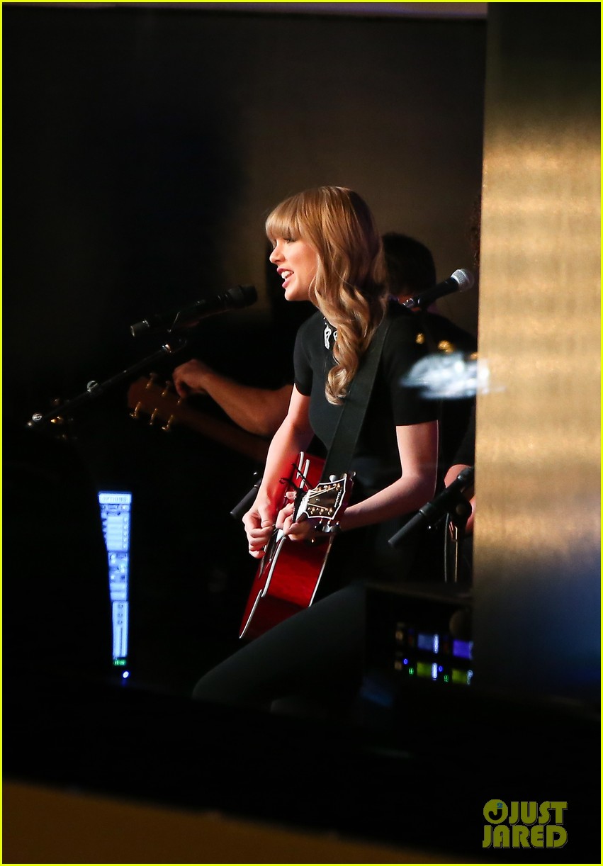 Taylor Swift: Private Yacht Performance