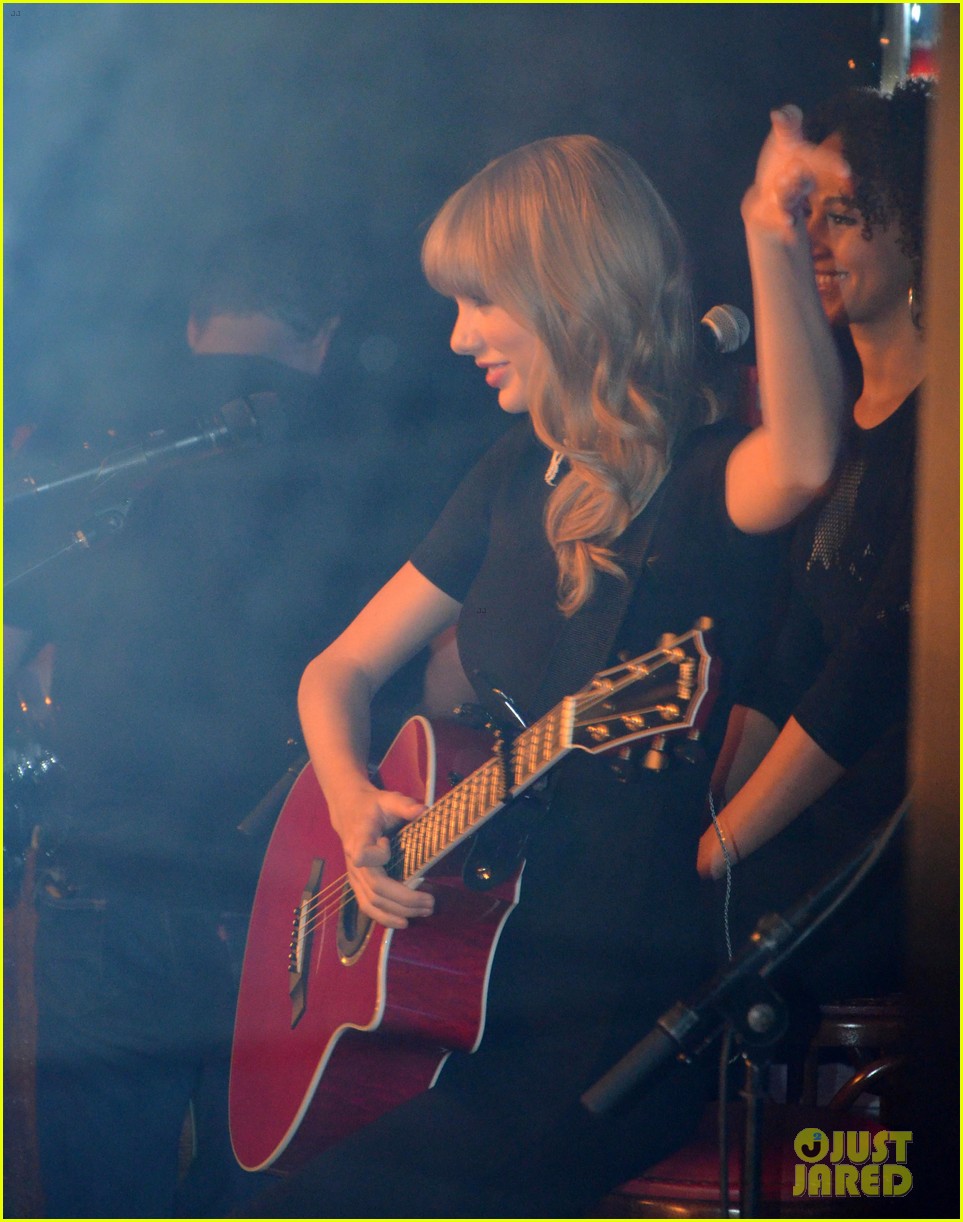 Taylor Swift: Private Yacht Performance