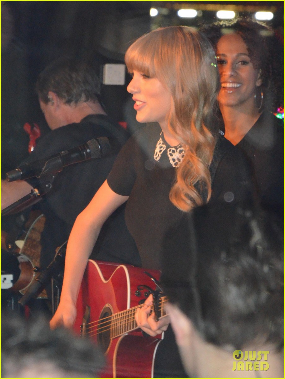 Taylor Swift: Private Yacht Performance