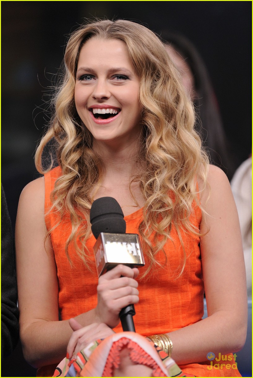 Teresa Palmer & Nicholas Hoult: 'Warm Bodies' Promo on N.M.L.