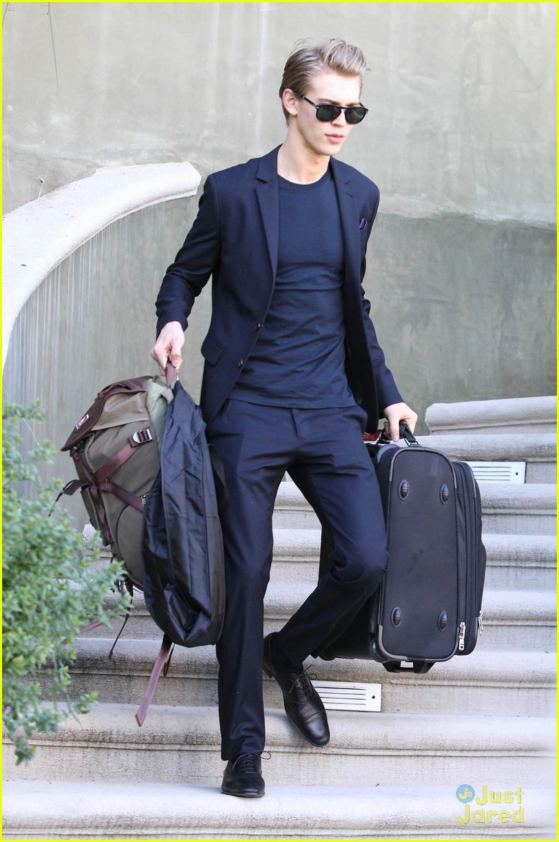 Vanessa Hudgens Works It Out; Austin Butler Packs Up