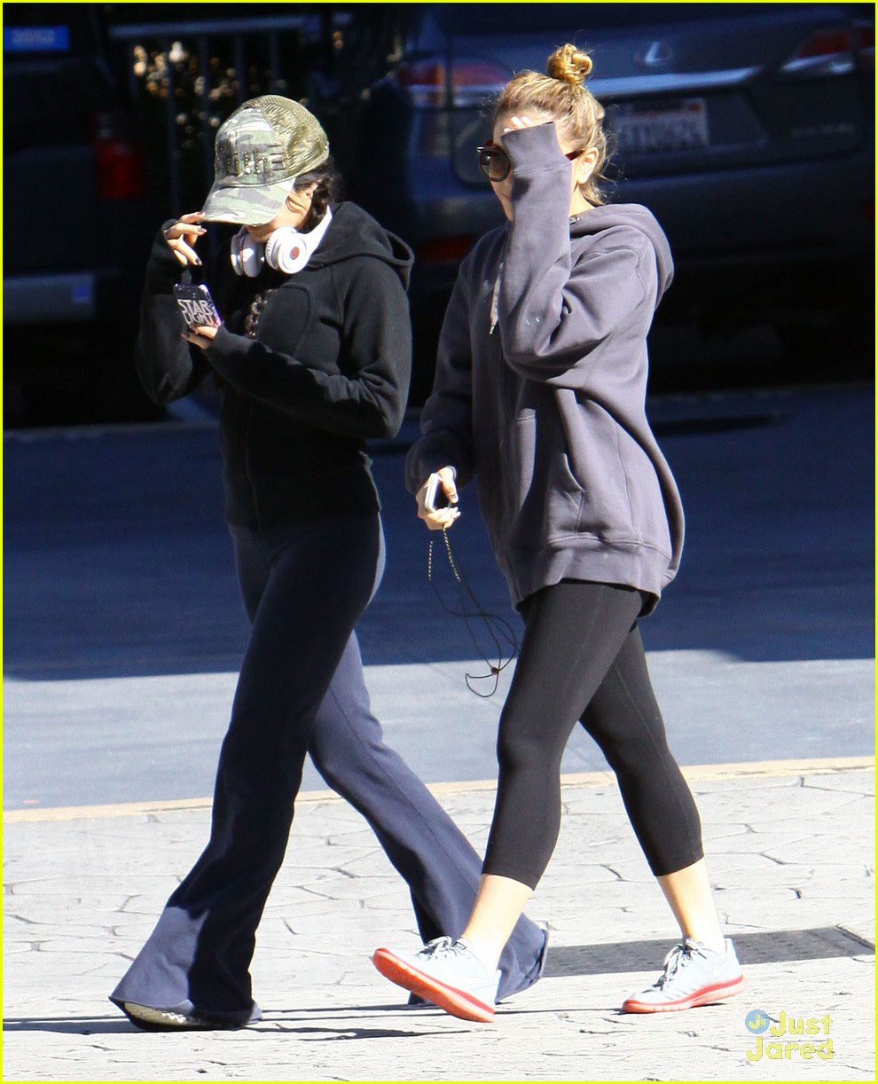 Vanessa Hudgens Works It Out; Austin Butler Packs Up