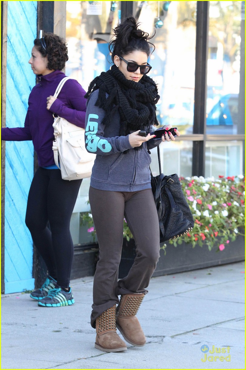 Vanessa Hudgens: Saturday Pilates Class