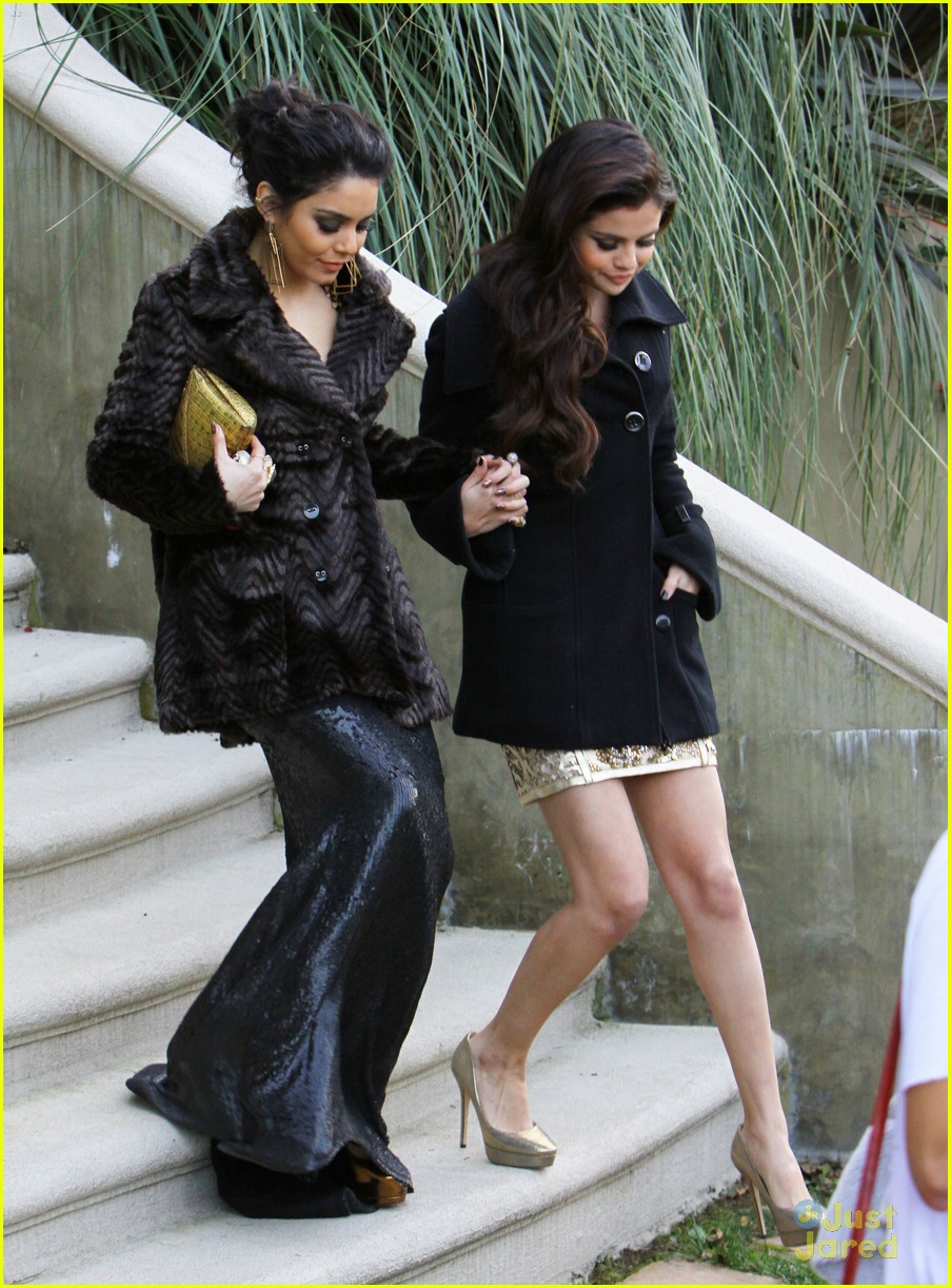 Vanessa Hudgens & Selena Gomez: Golden Globe Viewing Party Pair