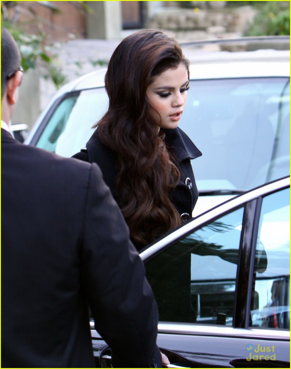 Vanessa Hudgens & Selena Gomez: Golden Globe Viewing Party Pair