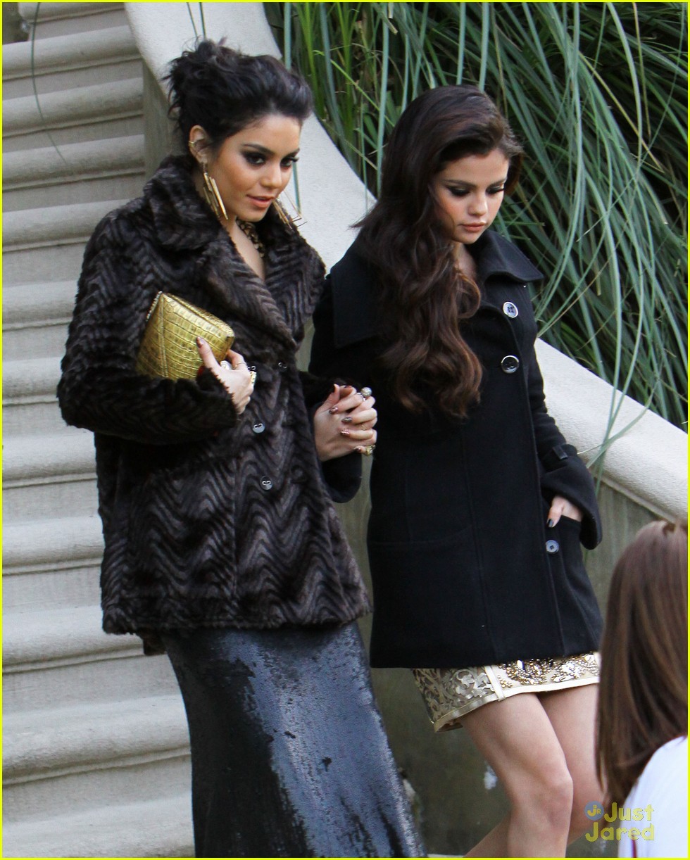 Vanessa Hudgens & Selena Gomez: Golden Globe Viewing Party Pair