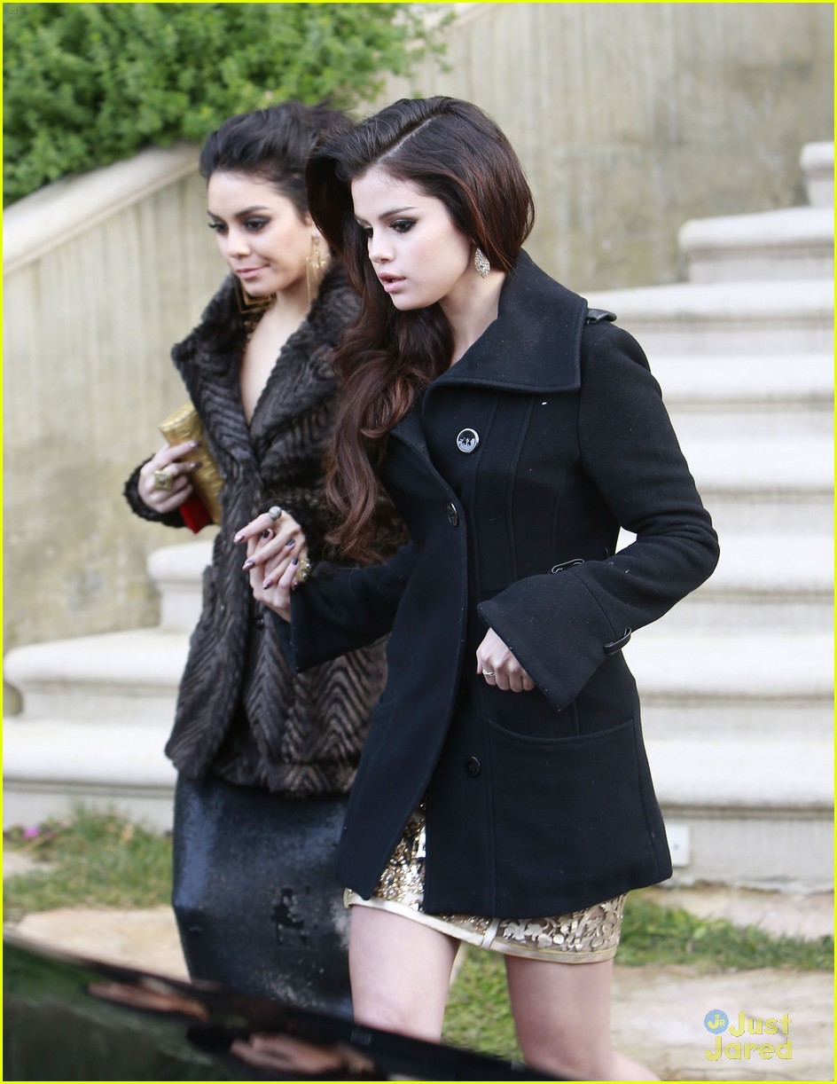 Vanessa Hudgens & Selena Gomez: Golden Globe Viewing Party Pair