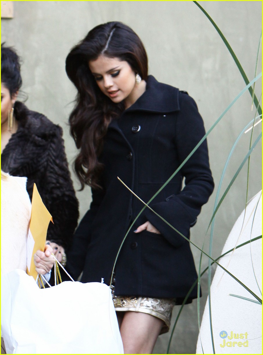 Vanessa Hudgens & Selena Gomez: Golden Globe Viewing Party Pair