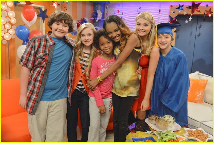 Quvenzhané Wallis Visits A.N.T. Farm Set!