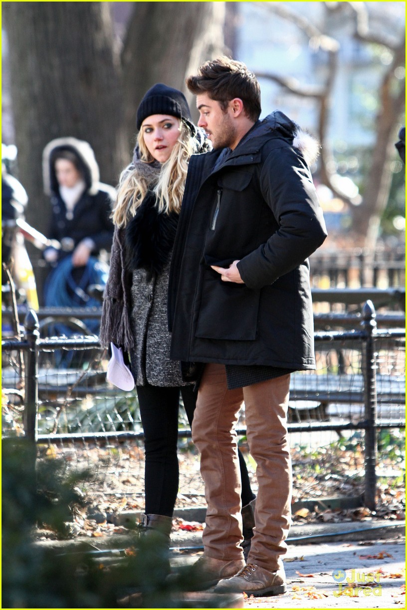 Zac Efron & Imogen Poots: Central Park 'Dating' Walk