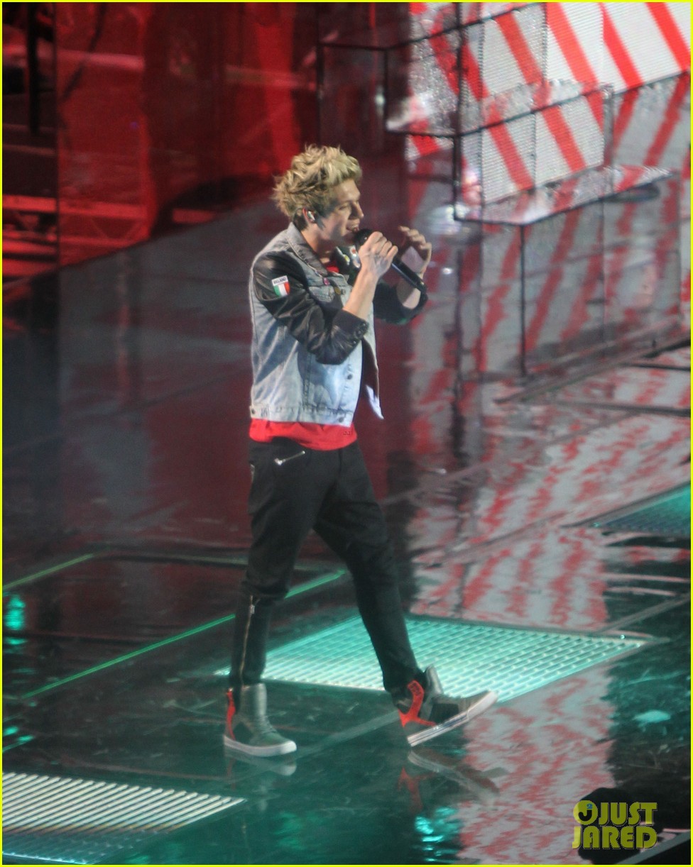 One Direction: O2 Arena Performance!