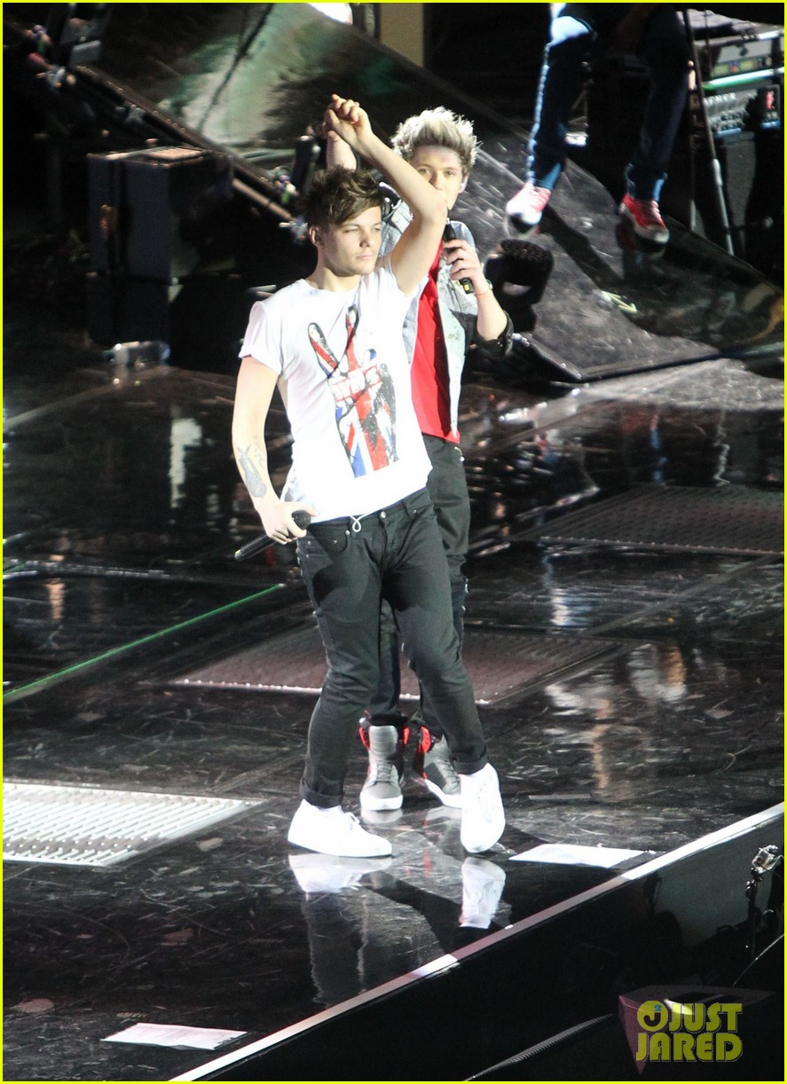 One Direction: O2 Arena Performance!
