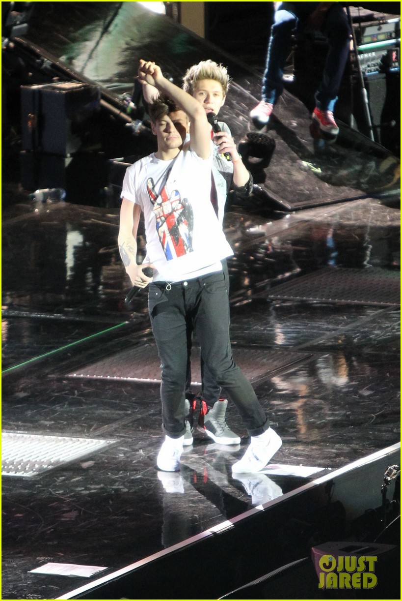 One Direction: O2 Arena Performance!