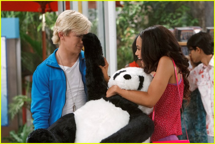 Ross Lynch & Laura Marano: Things Get 'Complicated' on Austin & Ally