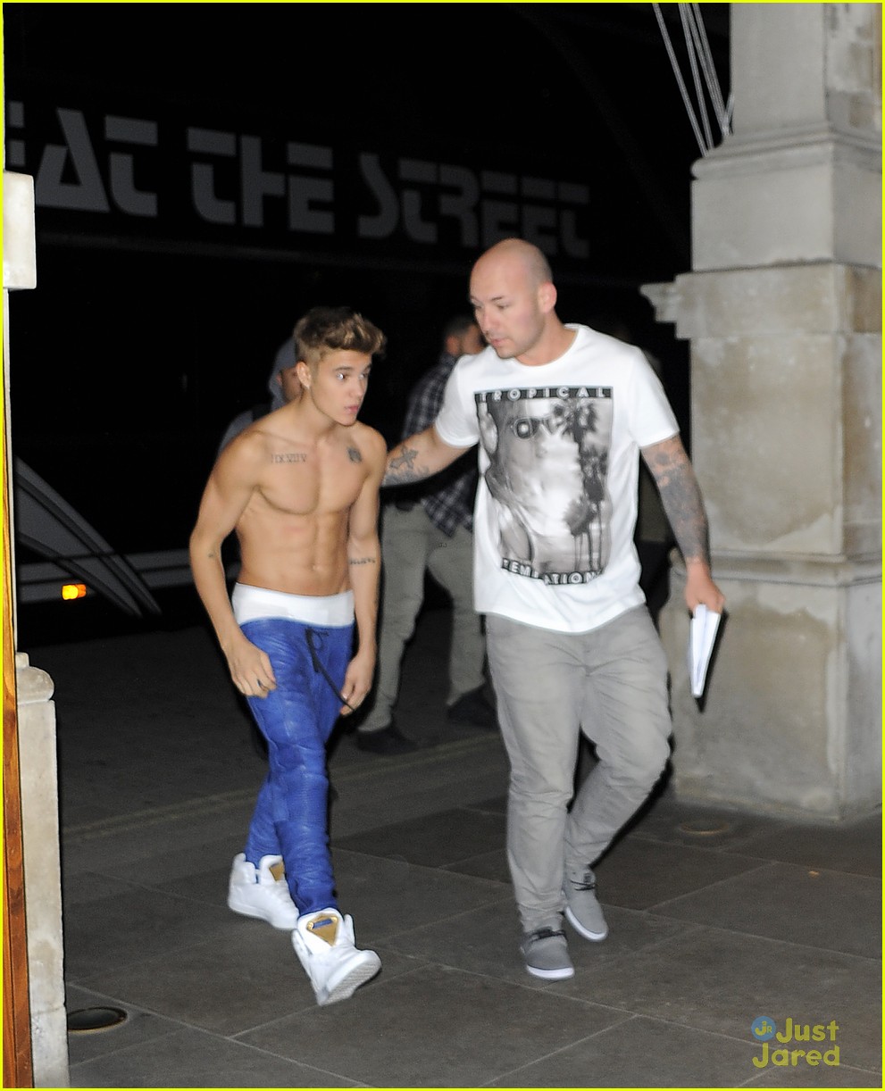 Justin Bieber: Shirtless Birthday Boy!