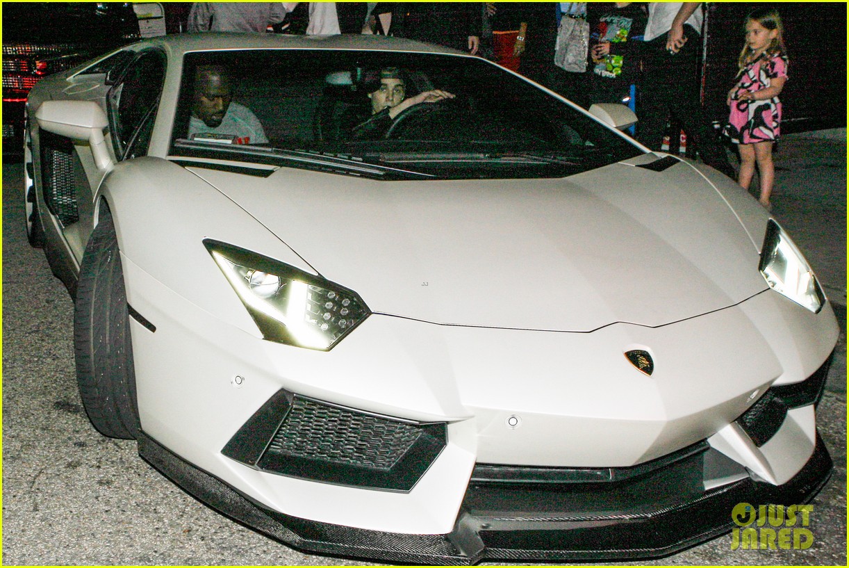 Justin Bieber: Beverly Hills With Buddies!