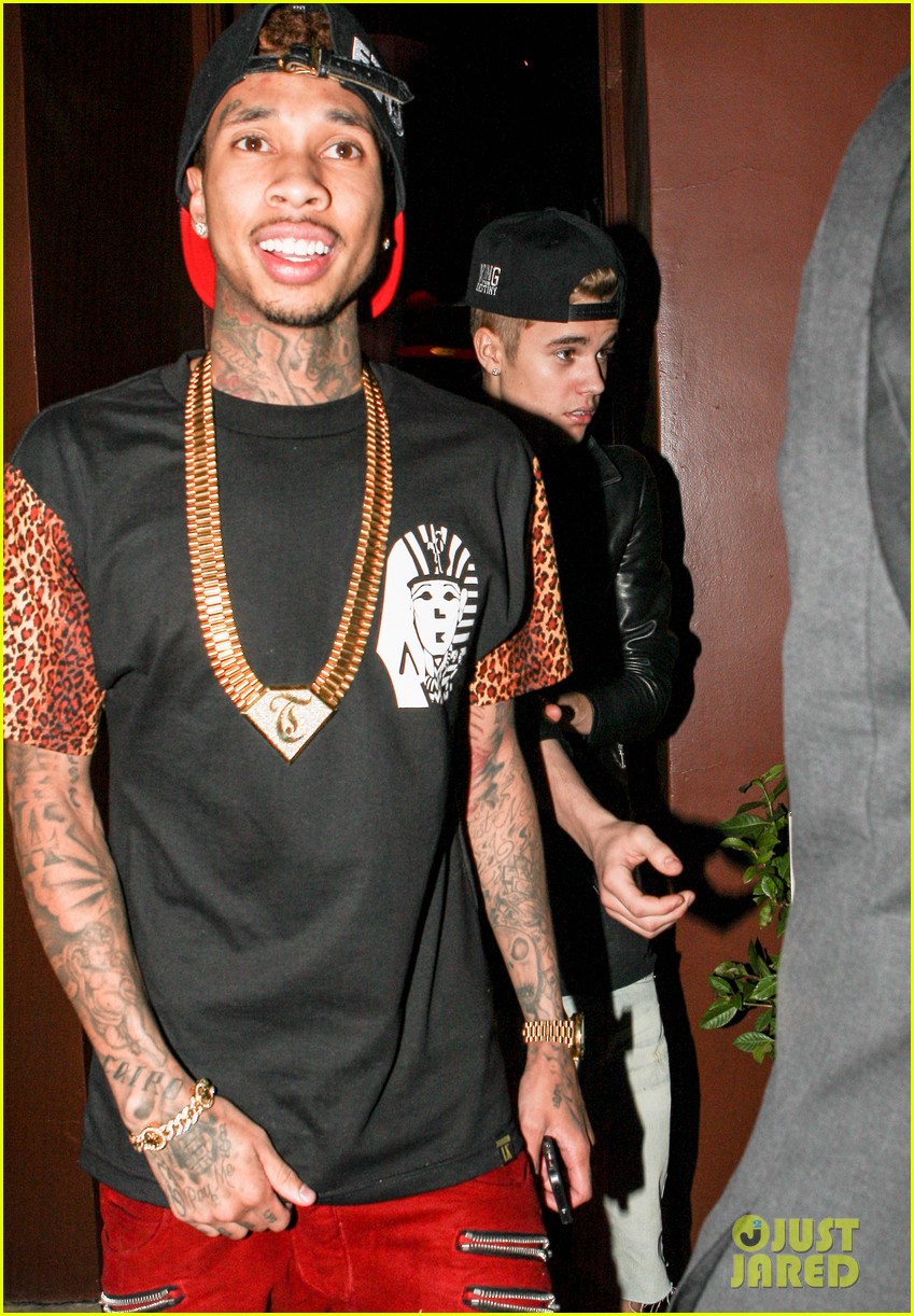 Justin Bieber: Beverly Hills With Buddies!