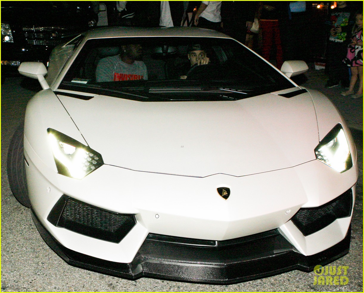 Justin Bieber: Beverly Hills With Buddies!