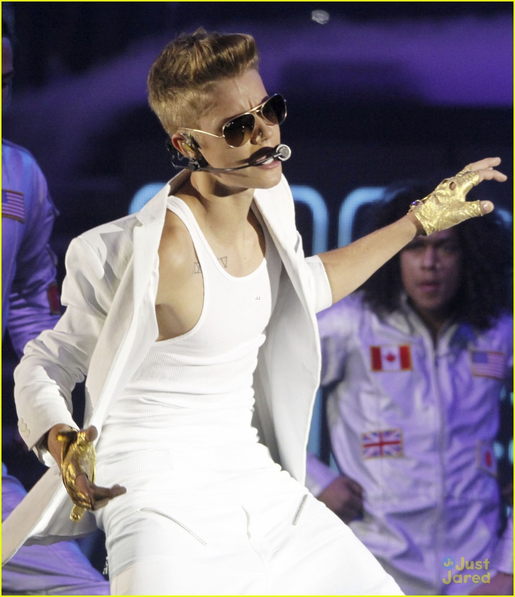 Justin Bieber: Liverpool Concert Pics!