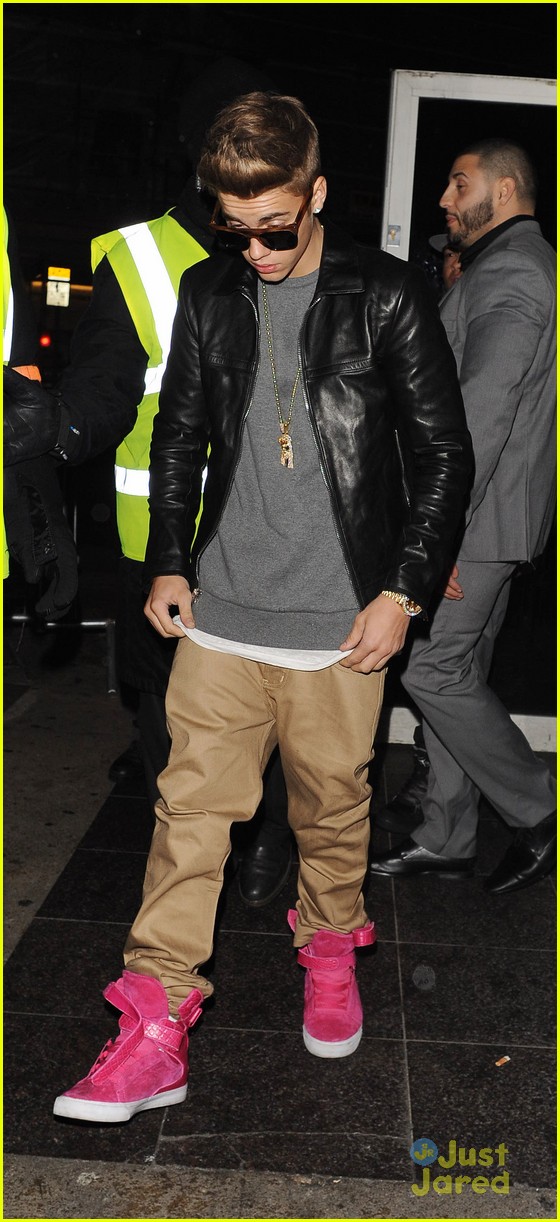 Justin Bieber Announces New Single 'Right Here' With Drake