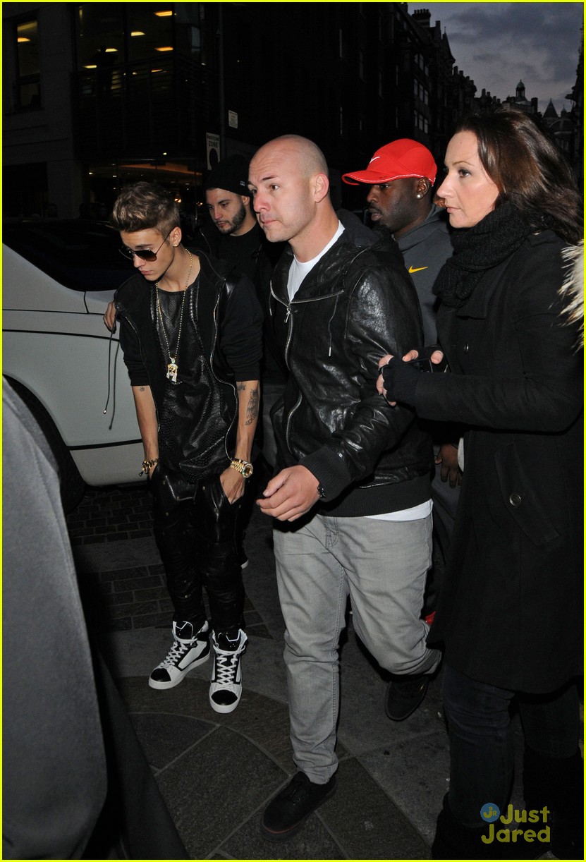 Justin Bieber: Shoe Shopping with Will.i.am!