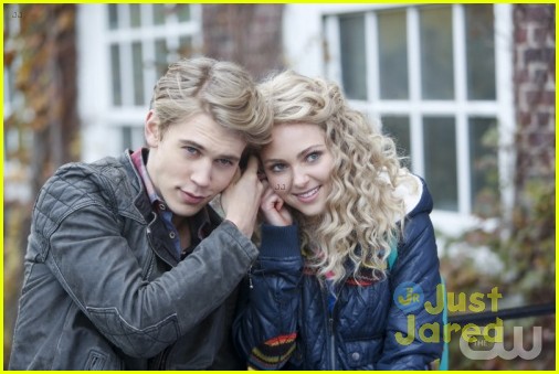 Austin Butler: 'The Carrie Diaries' On-Set Interview!