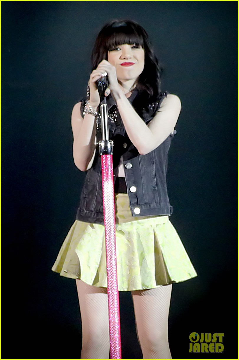 Carly Rae Jepsen & Cody Simpson: Manchester Performance Pals!