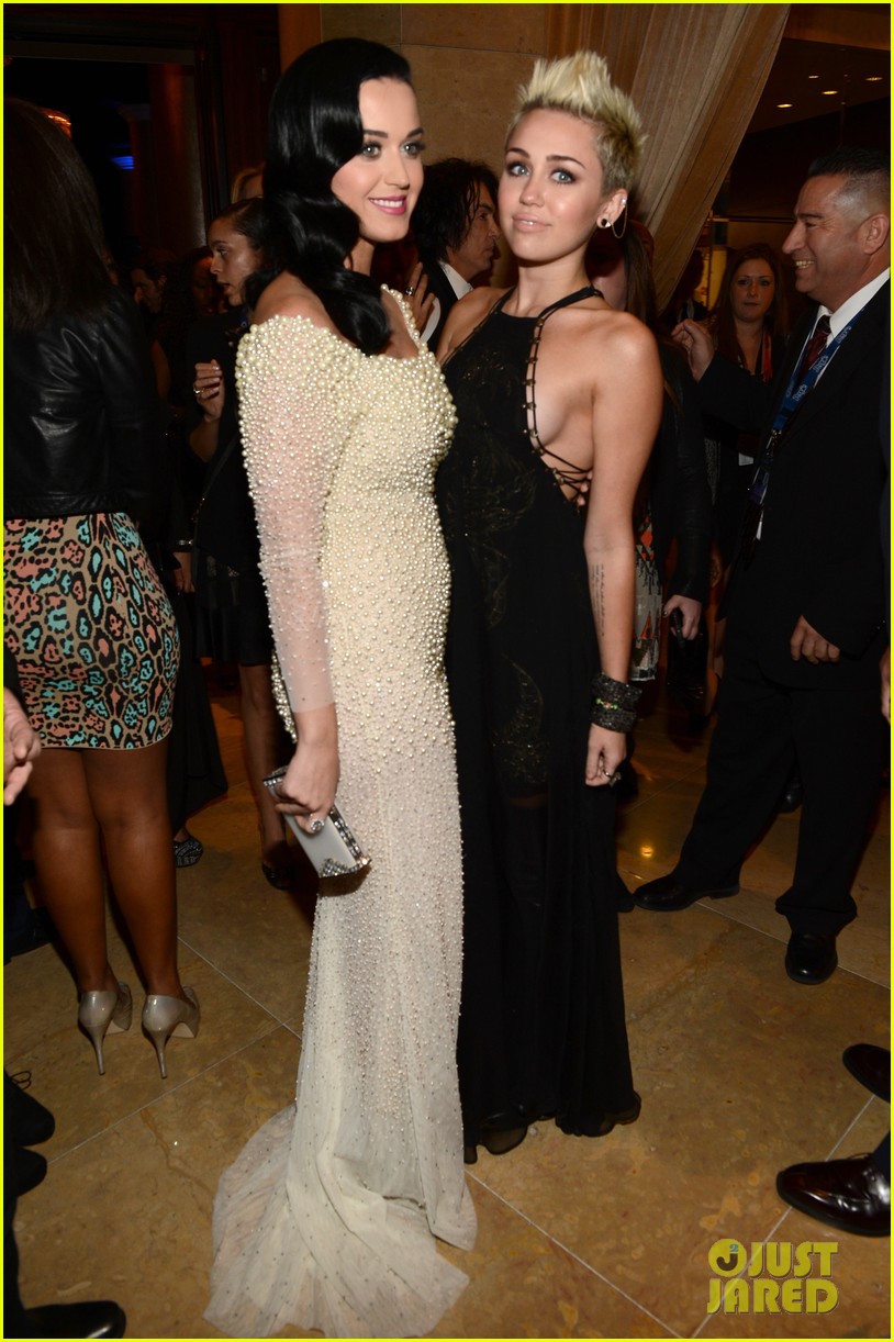 Miley Cyrus: Clive Davis Pre-Grammy Gala 2013!