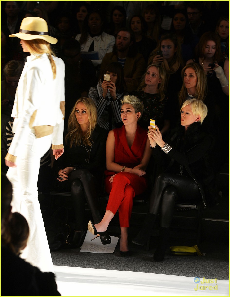 Miley Cyrus: Front Row for Rachel Zoe Show!