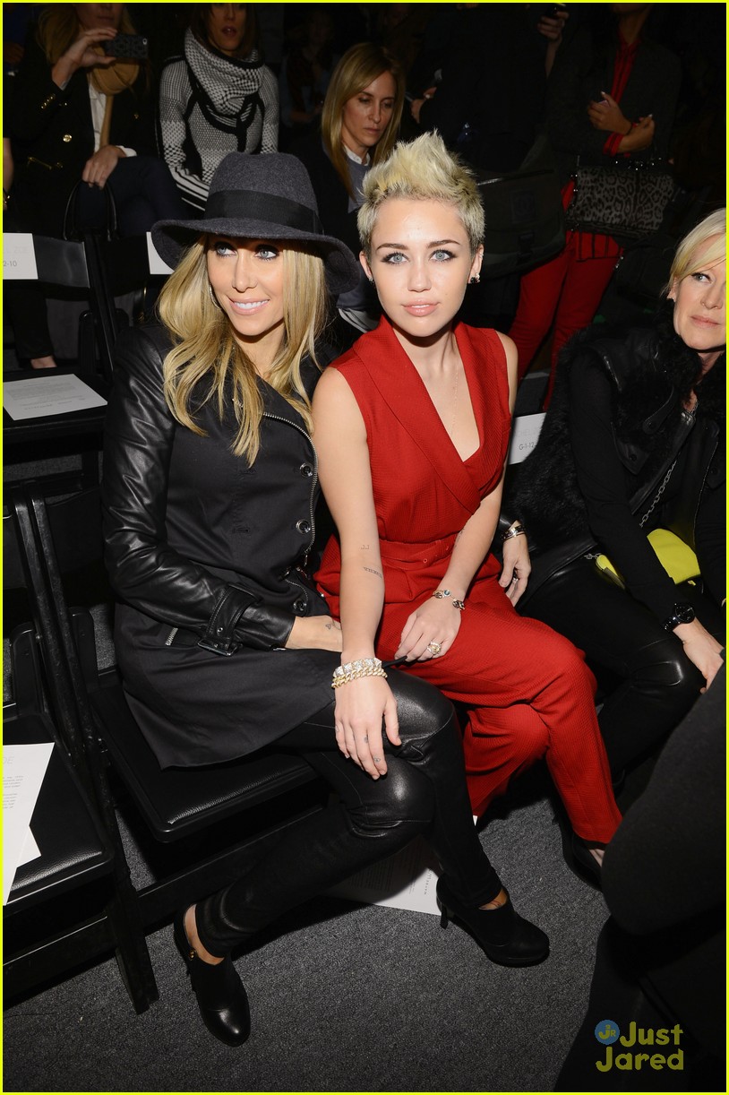 Miley Cyrus: Front Row for Rachel Zoe Show!