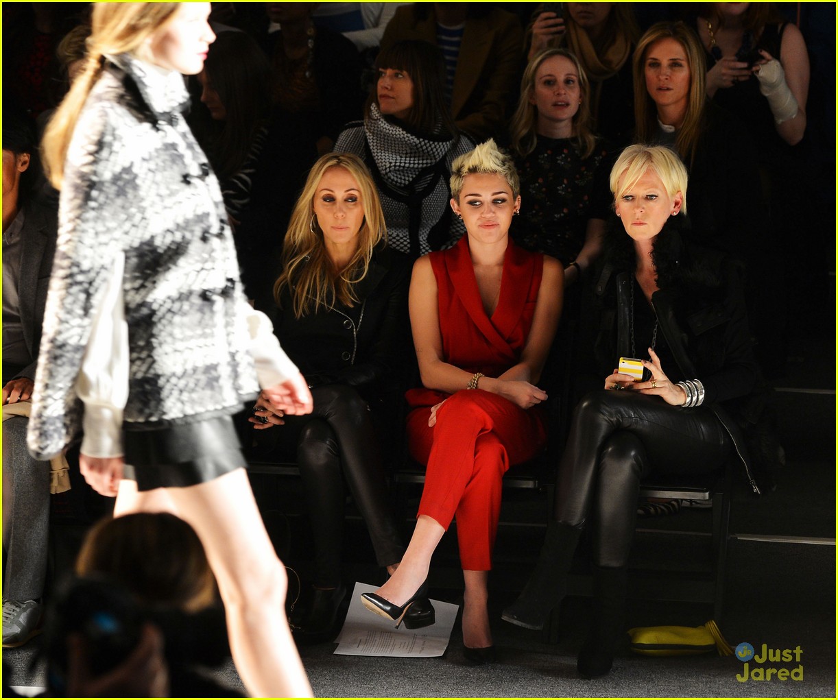 Miley Cyrus: Front Row for Rachel Zoe Show!