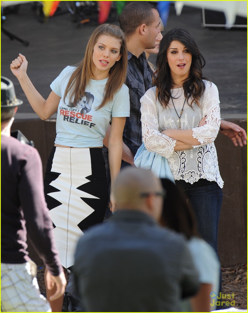 Shenae Grimes & AnnaLynne McCord: Rescue Relief on '90210'
