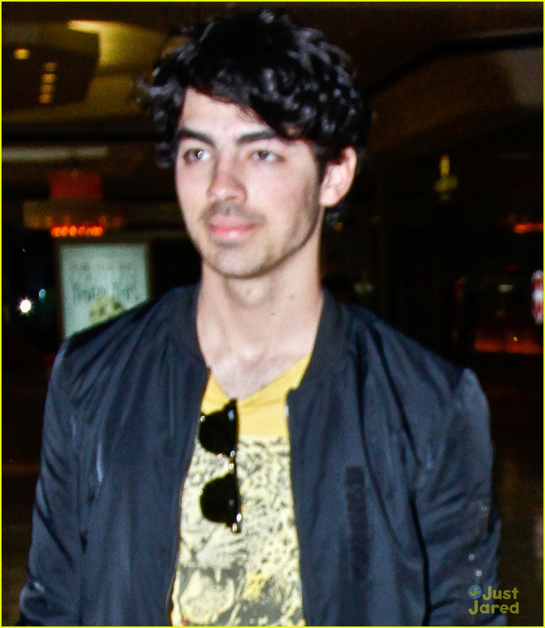 Nick and Joe Jonas: Love Bites!