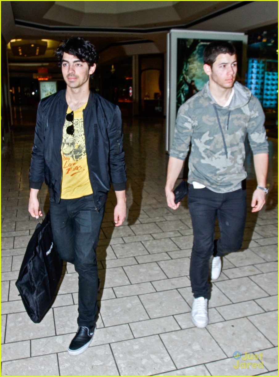 Nick and Joe Jonas: Love Bites!