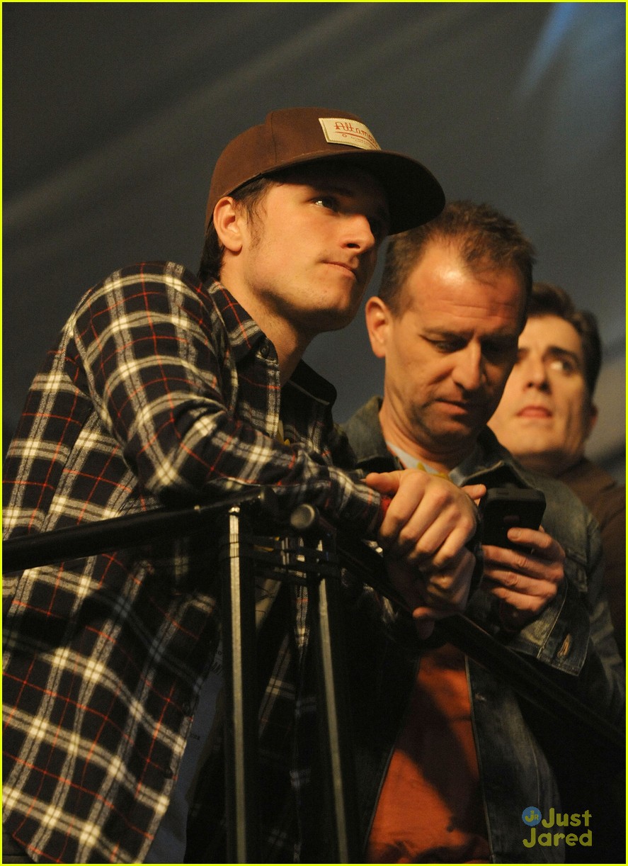 Josh Hutcherson: Celebrity Beach Bowl 2013