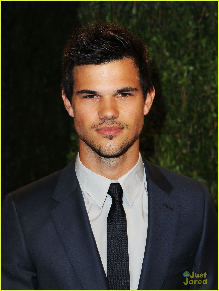 Taylor Lautner: Vanity Fair Oscar Party 2013