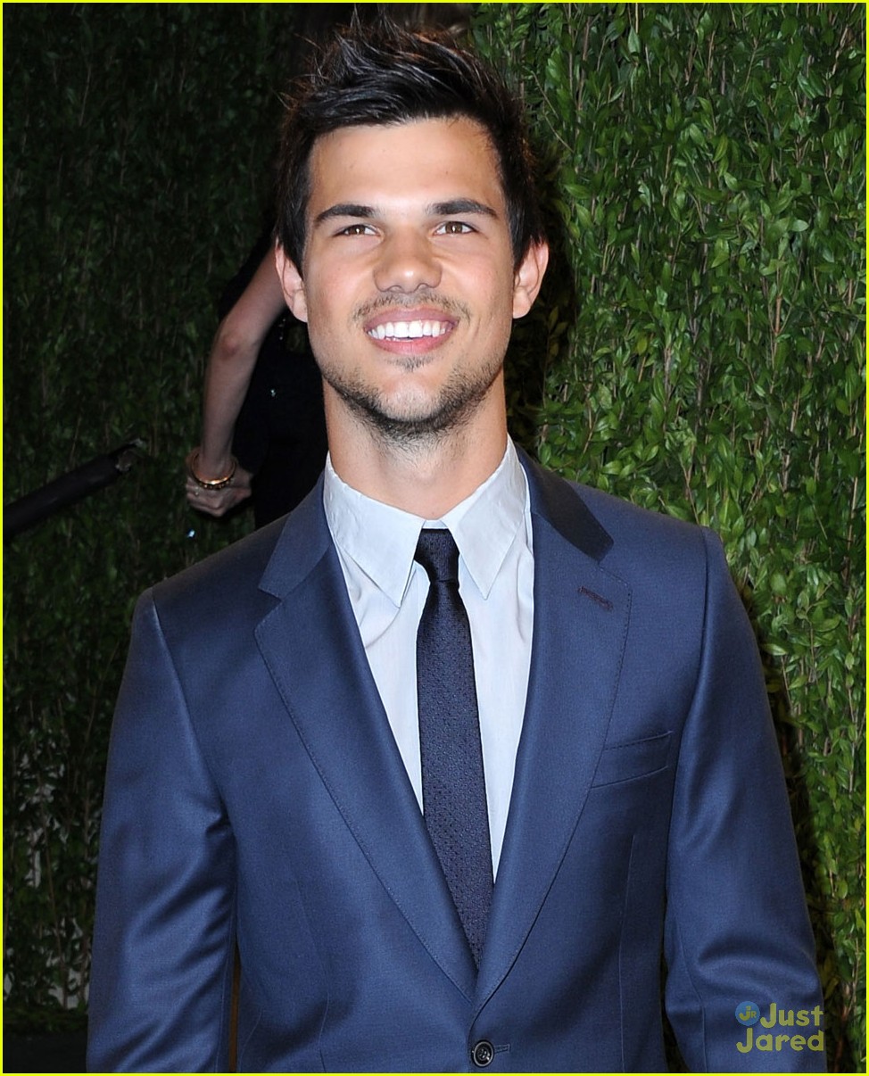Taylor Lautner: Vanity Fair Oscar Party 2013