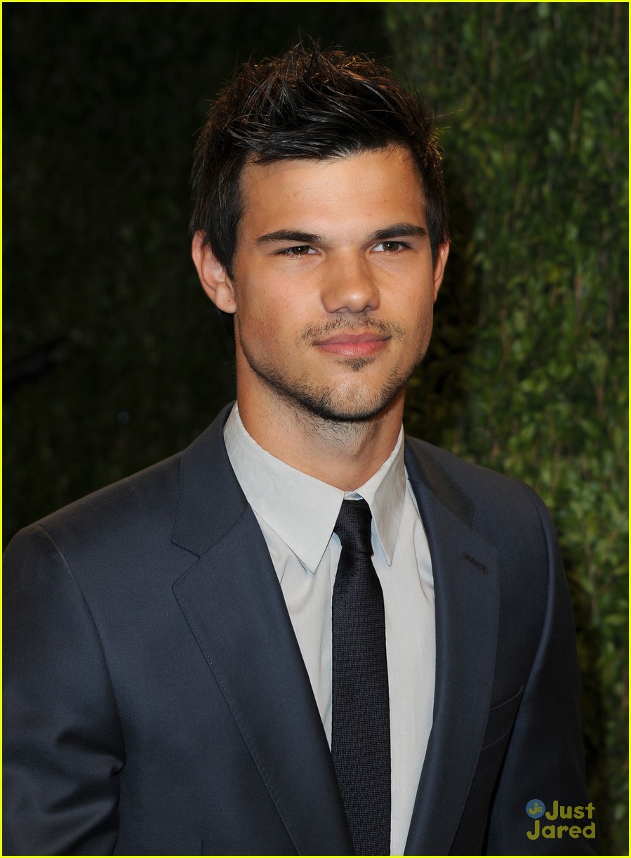 Taylor Lautner: Vanity Fair Oscar Party 2013