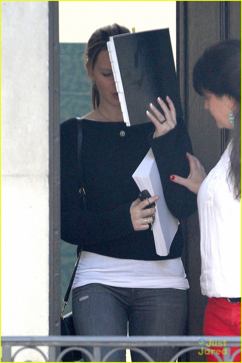 Jennifer Lawrence To Present at the Oscars!