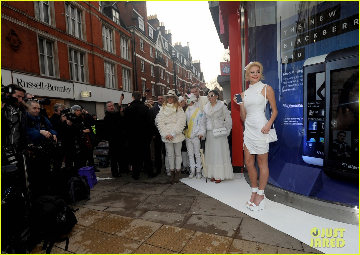 Pixie Lott: Blackberry Z10 Launch Event