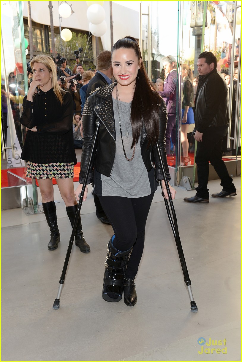 Demi Lovato: Topshop Grand Opening Event!
