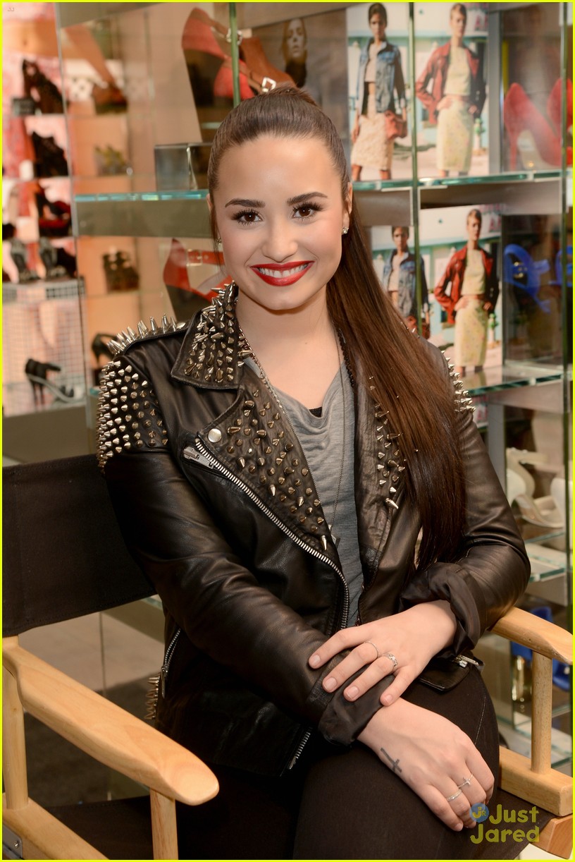 Demi Lovato: Topshop Grand Opening Event!