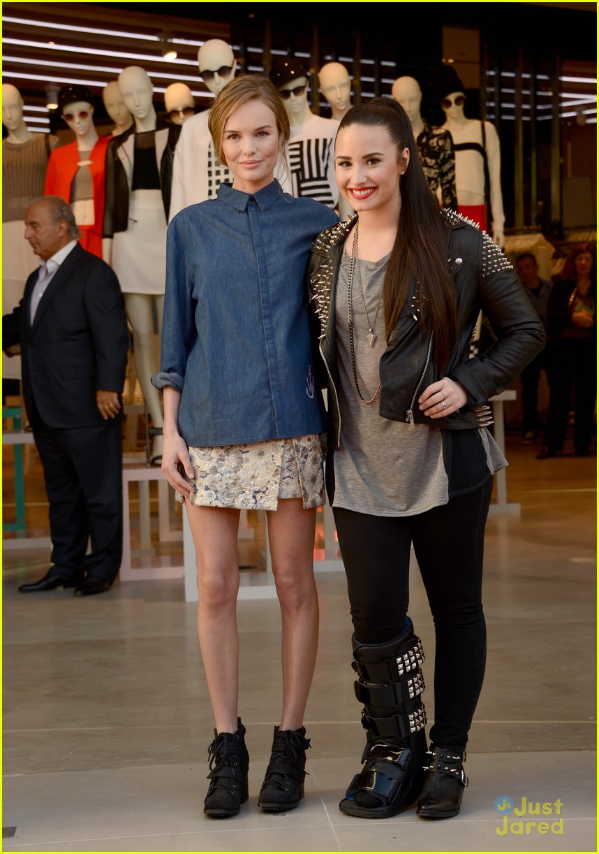 Demi Lovato: Topshop Grand Opening Event!