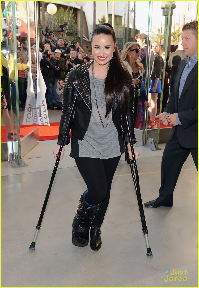 Demi Lovato: Topshop Grand Opening Event!