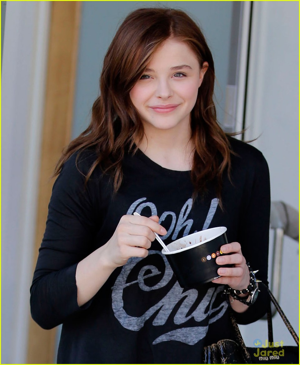 Chloe Moretz: Frozen Yogurt Stop!