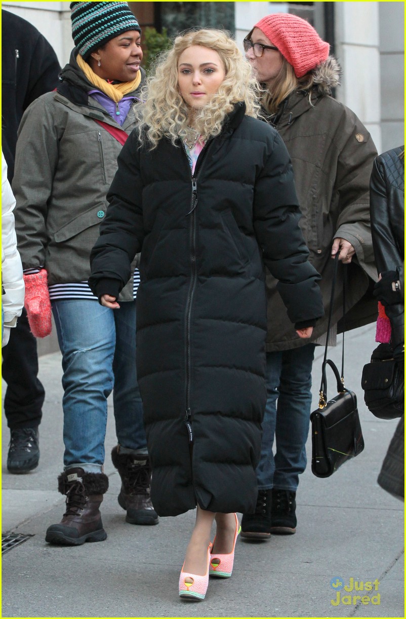 AnnaSophia Robb: Jean Jacket on 'Carrie Diaries' Set